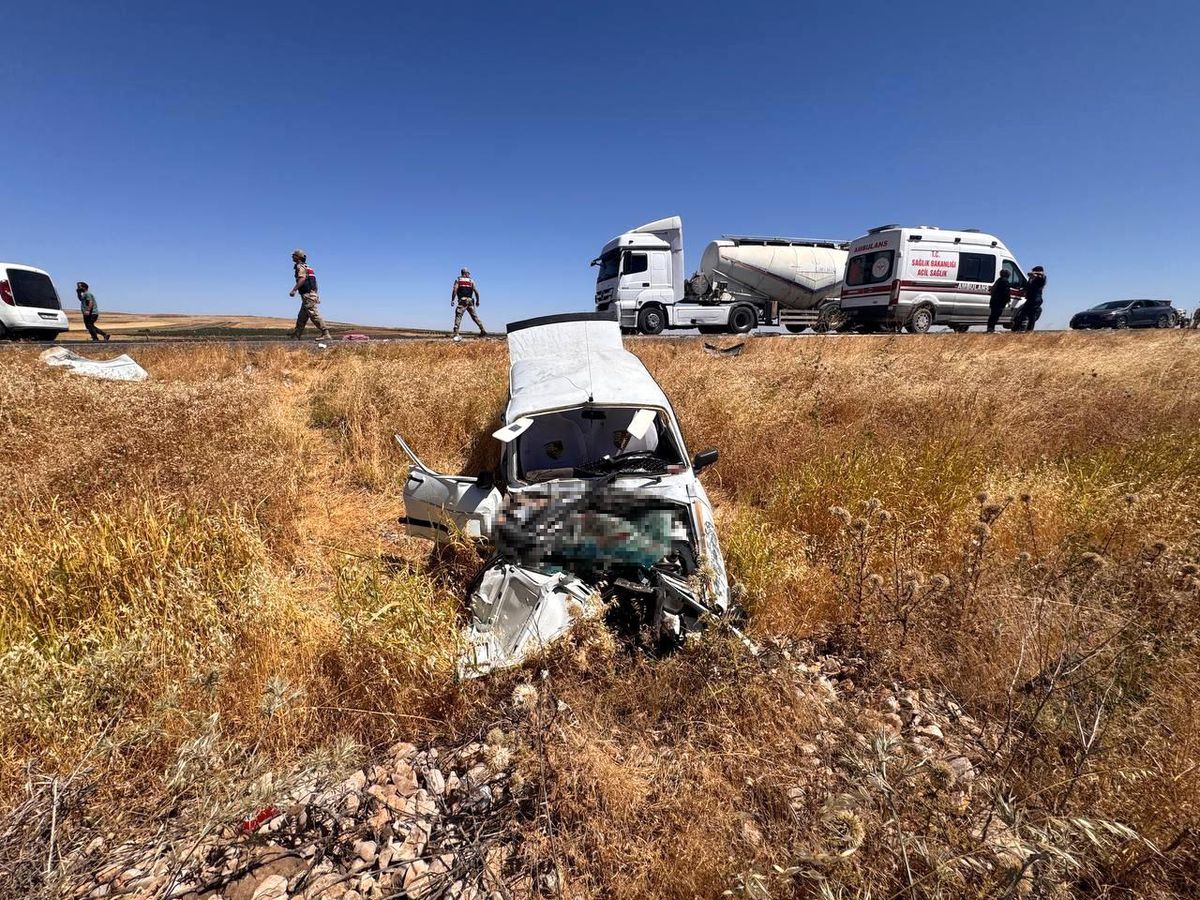 Suruç'ta otomobil ve traktörün çarpıştığı trafik kazası
