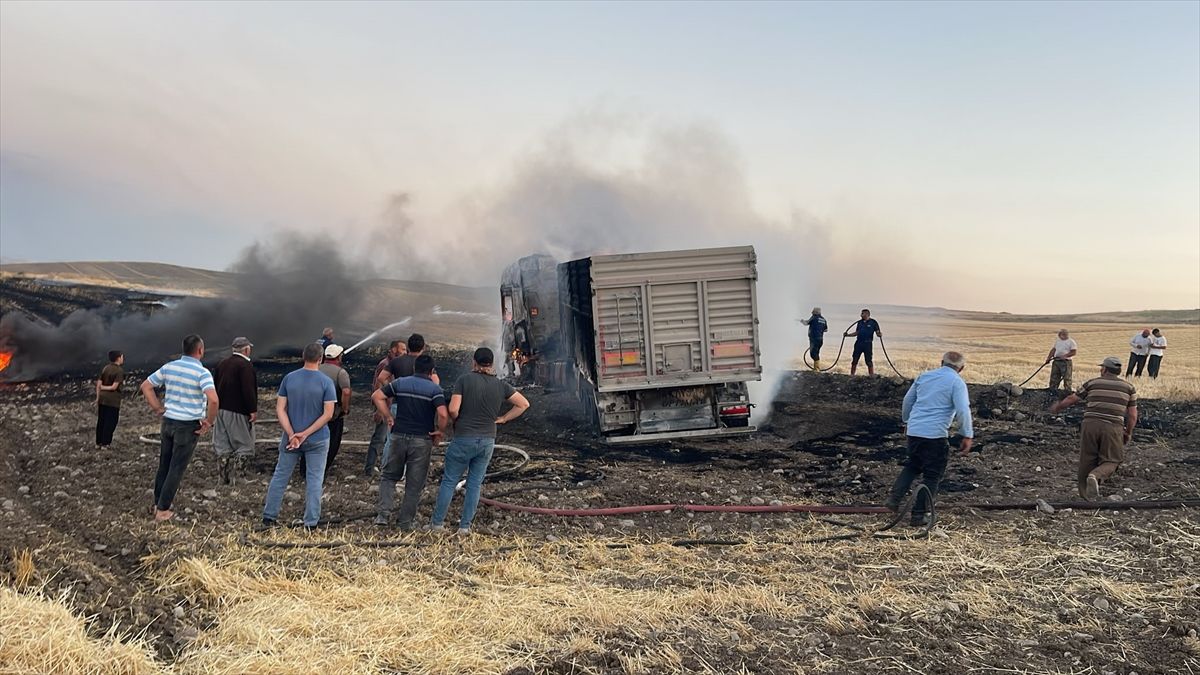 Yozgat'ta tırın egzoz kısmında çıkan yangın itfaiye ekiplerince söndürüldü.