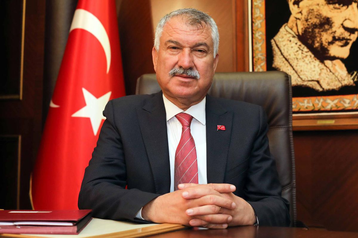 Zeydan Karalar'ın CHP'de kalacağını açıkladığı bir fotoğraf.