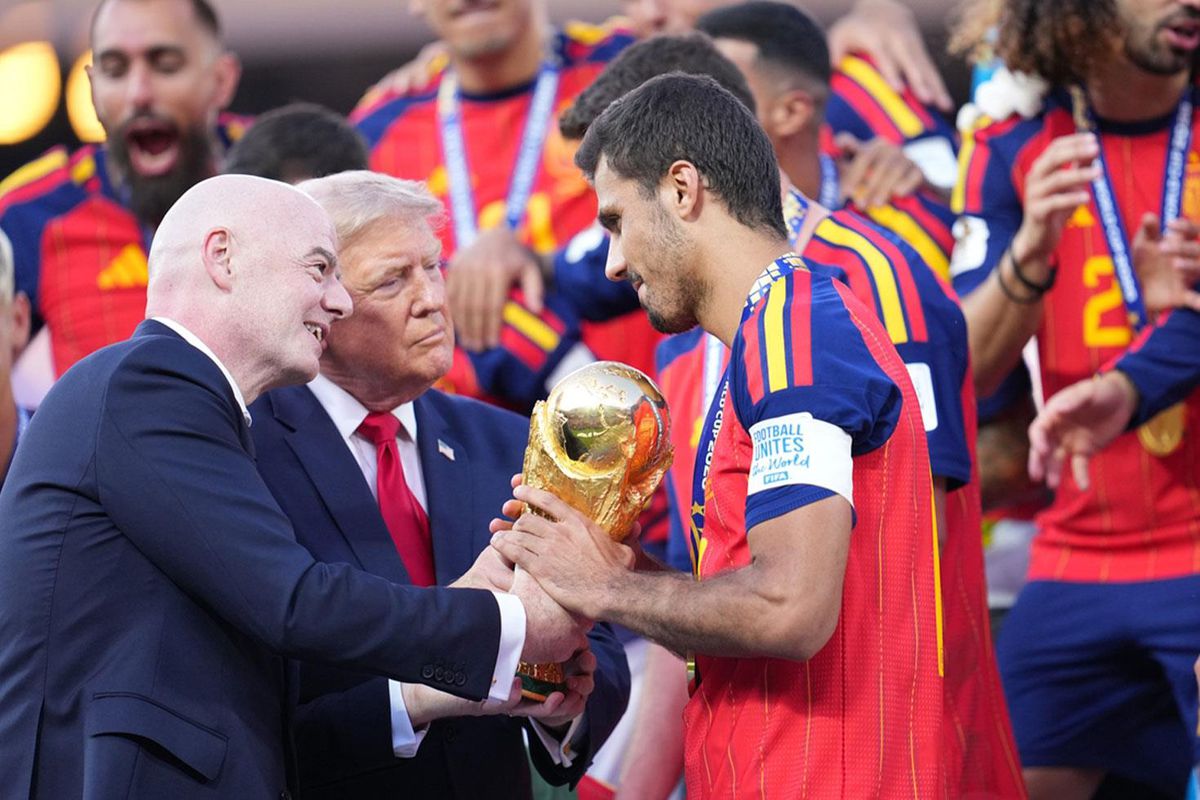 2026 FIFA Dünya Kupası için taraftar oylarıyla belirlenen en iyi 11'in kalesinde yer alan Yeşil Burun Adaları kalecisi Vozinha'nın görseli.