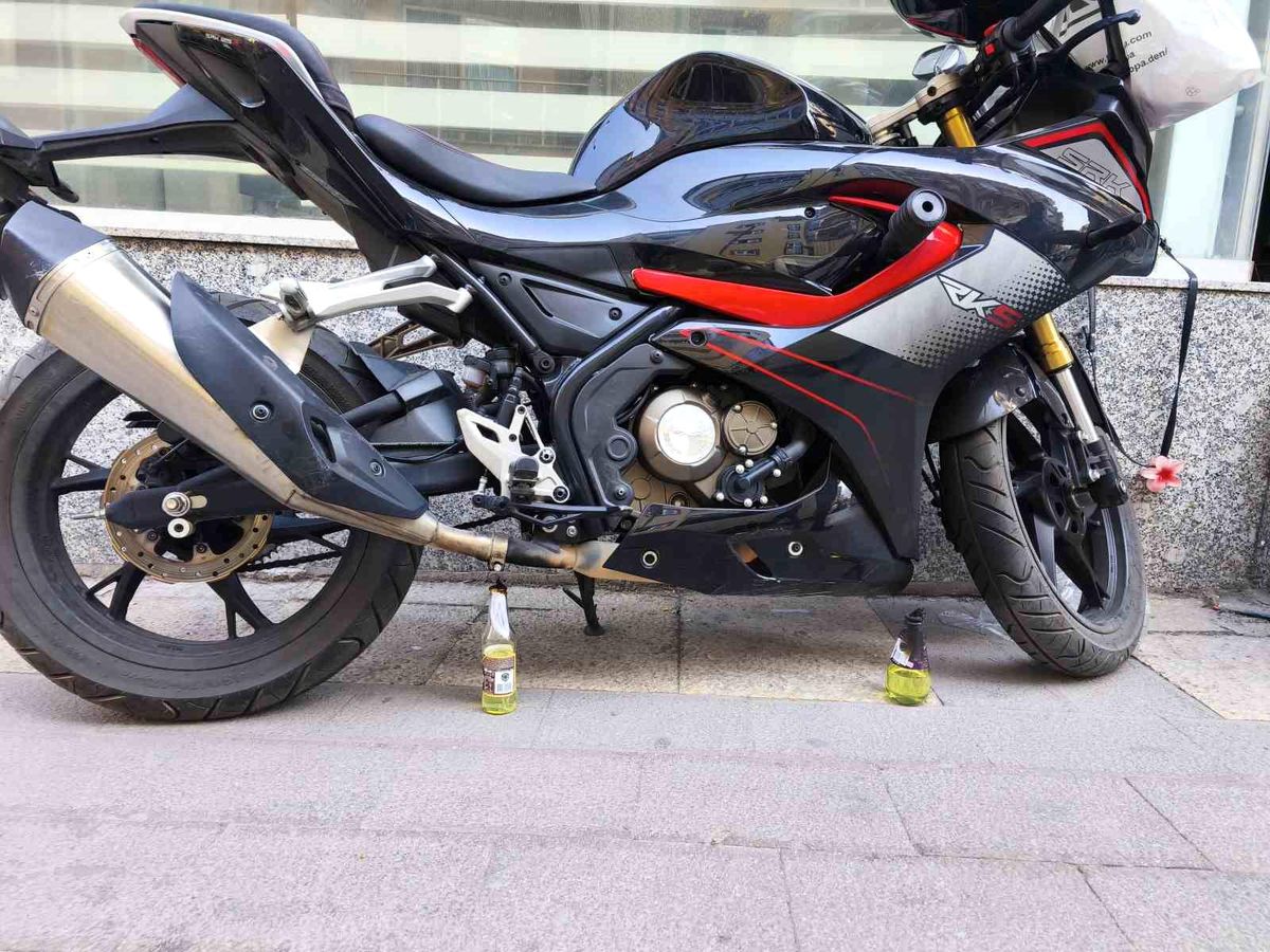 Acemi kundakçı motosikleti yakamadı
