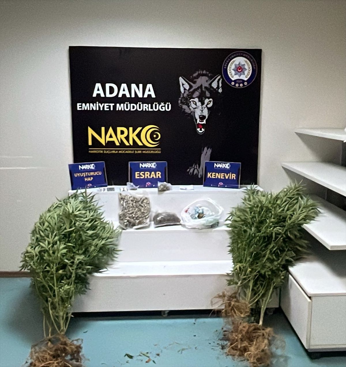 Adana'da uyuşturucu operasyonunda yakalanan 4 zanlı tutuklandı