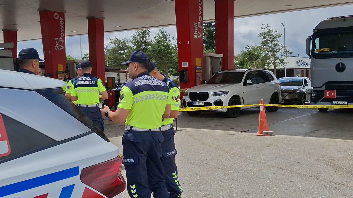 Bolu'da akaryakıt istasyonunda kavga: 2 kardeş bacağından vuruldu