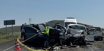 Ardahan'da iki aracın çarpışması sonucu 3 kişi öldü, 3 kişi yaralandı