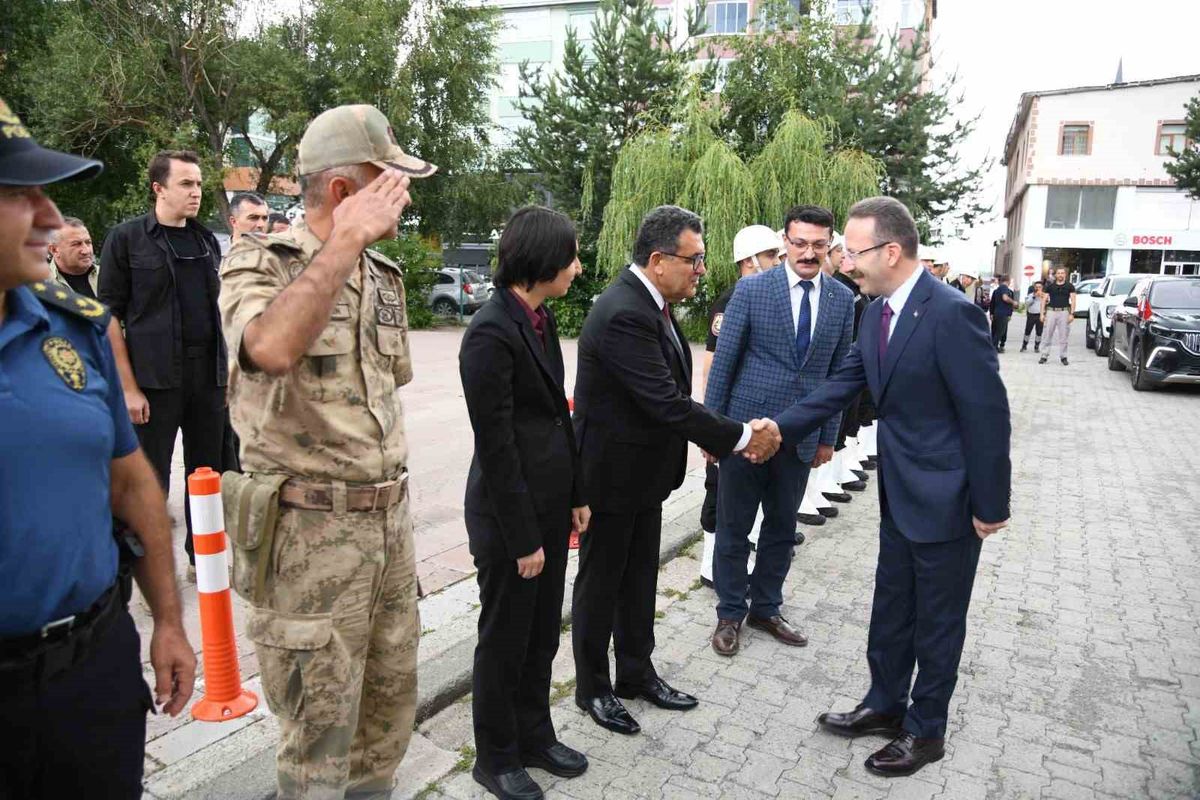 Vali Ömer Hilmi Yamlı Ardahan'da göreve başladı