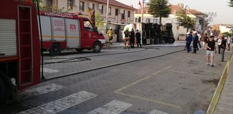 Balıkesir'de devrilen tankerden sızan akaryakıt ekiplerin müdahalesiyle kontrol altına alındı