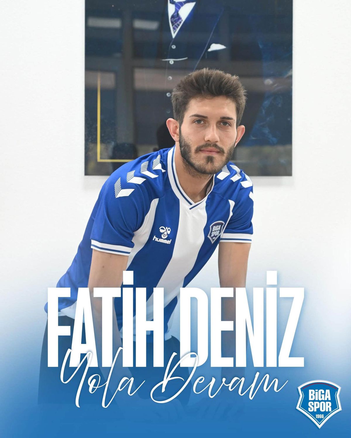 Bigasporlu futbolcular Eren Makul, Barış Başkan ve Fatih Deniz'in profesyonel sözleşme imzaladığı an.