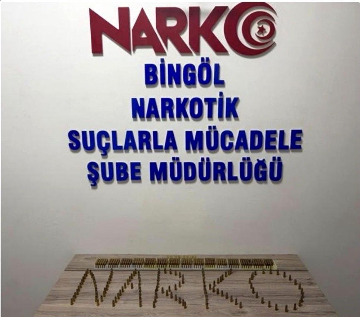 Bingöl'de durdurulan bir araçtan çıkan fişeklerin görüntüsü.