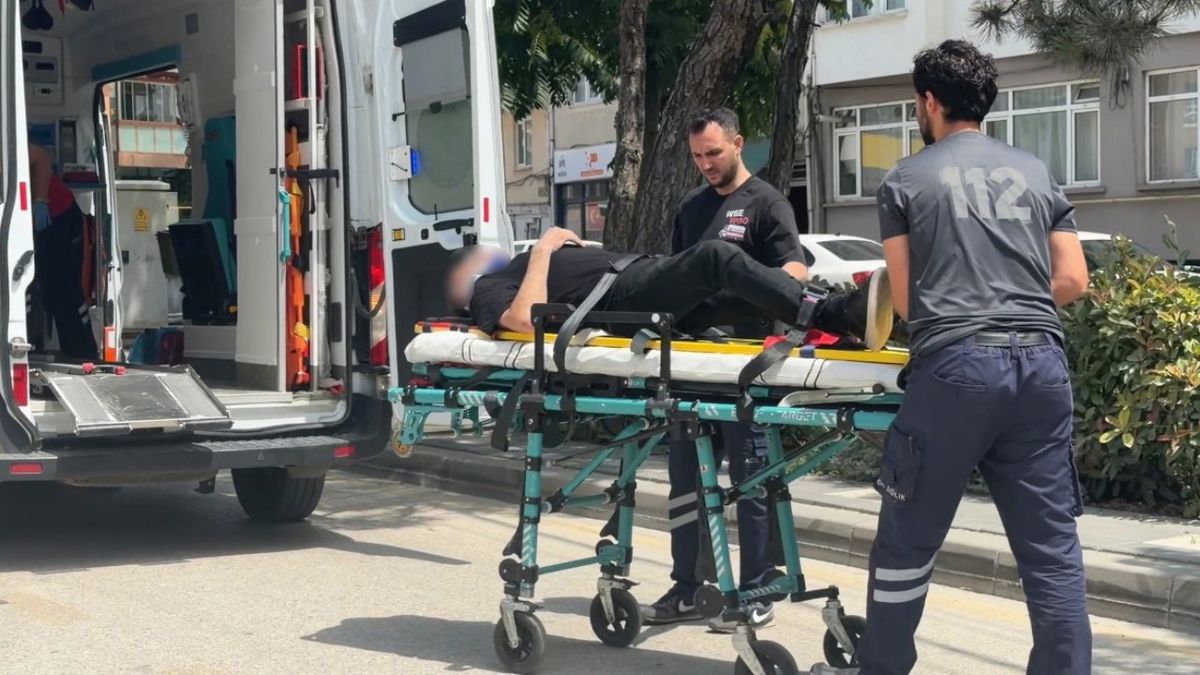 Alkollü Adam Dengesini Kaybedip Düştü, Hastaneye Kaldırıldı