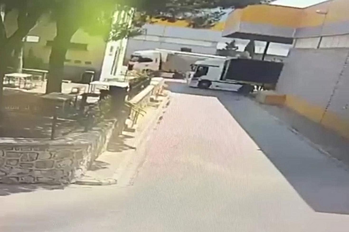 Feci kazada hayatını kaybeden talihsiz kadının son anları kameraya yansıdı
