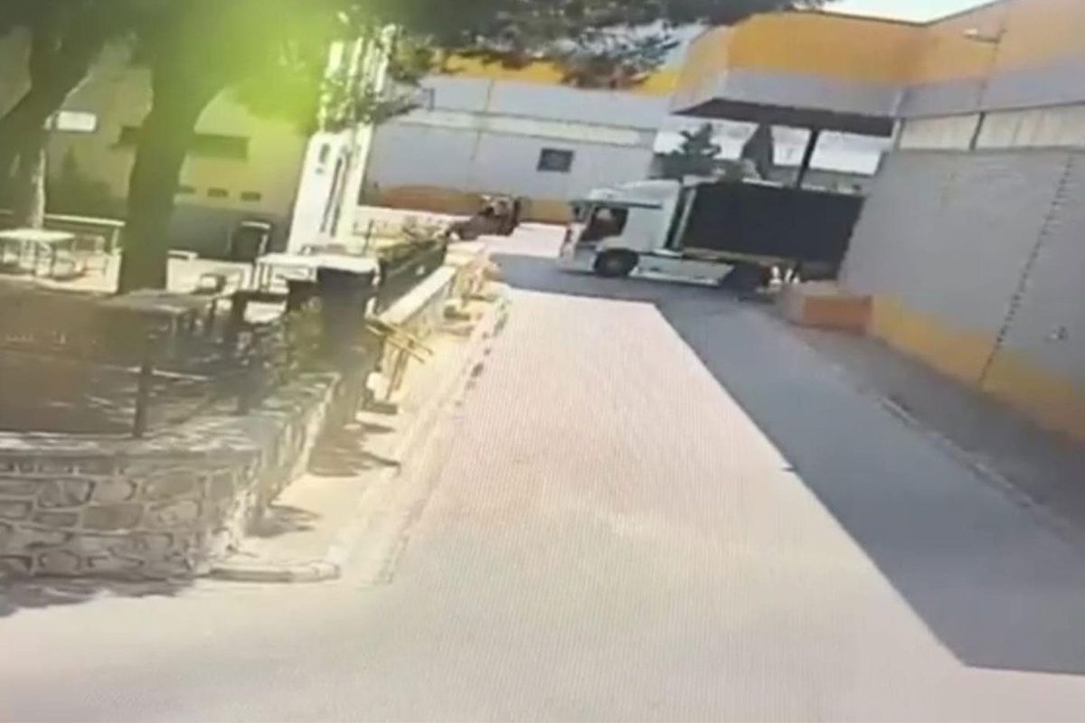 TIR ile çarpışan forkliftin sürücüsü Gül, hayatını kaybetti; kaza kamerada