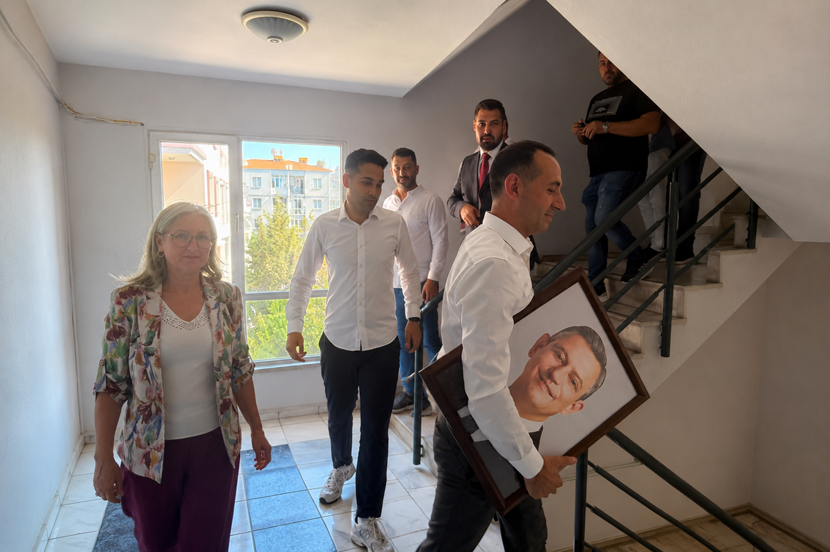 CHP'de Aydın il yönetimi ile İzmir'deki 7 ilçe örgütü toplu halde istifa etti