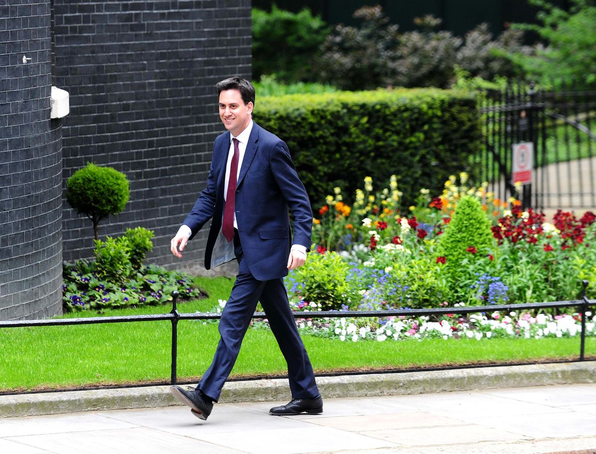 Çin Dışişleri Bakanı Wang, İngiltere'nin Yeni Dışişleri Bakanı Miliband'ı Kutladı
