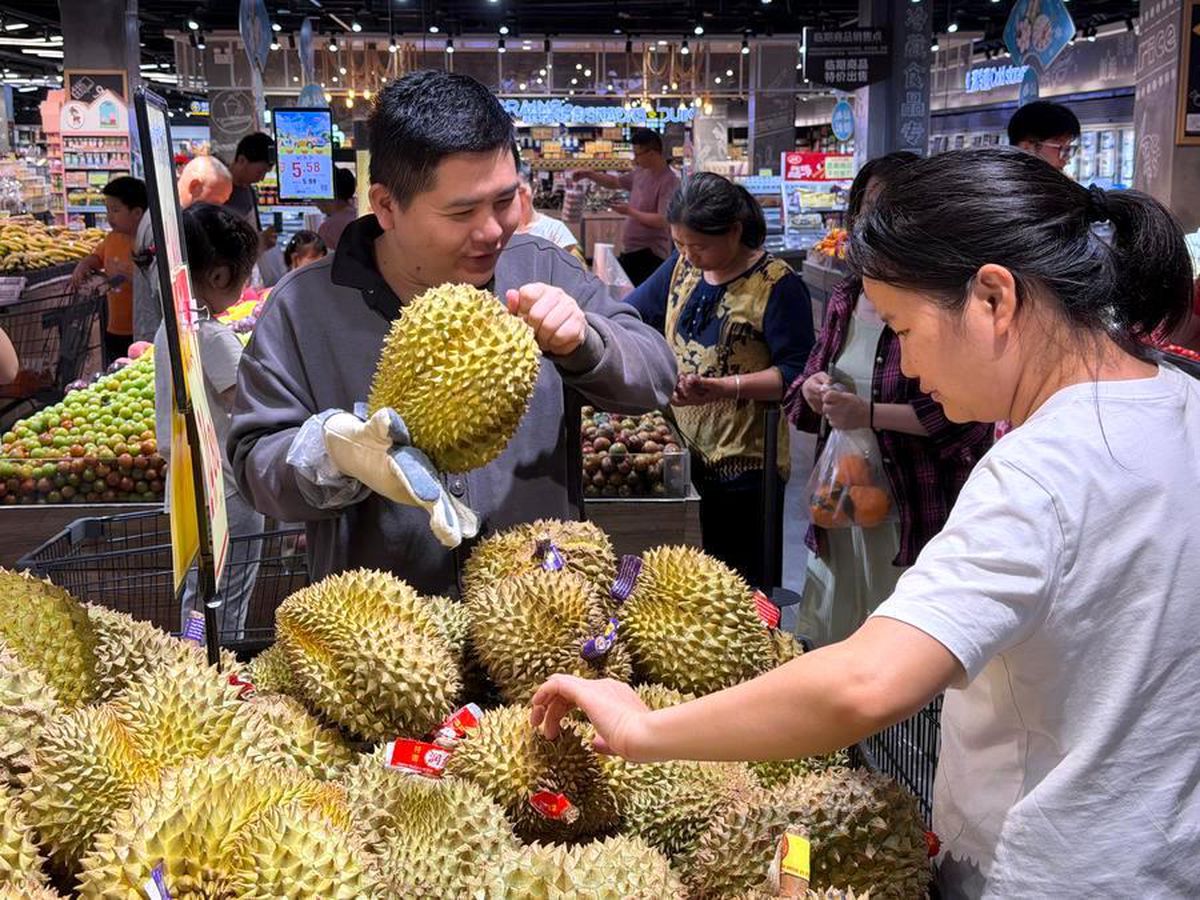 Çin'de durian meyvesi satışı yapılan bir pazar.