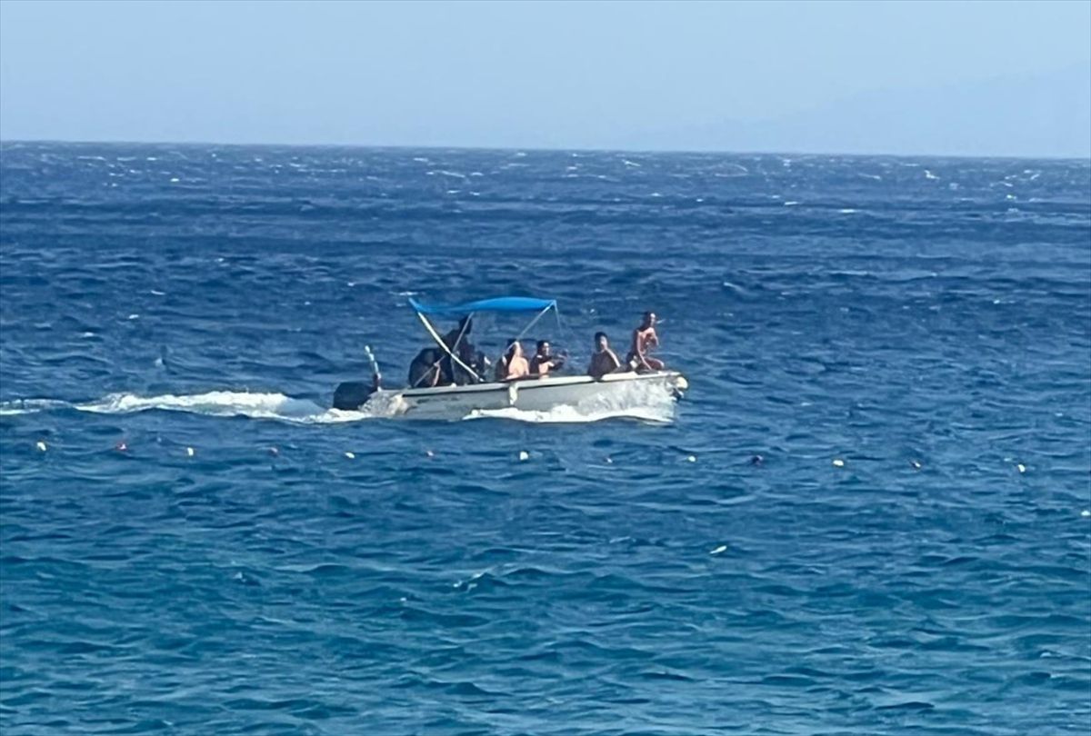 Datça'da akıntıya kapılan tatilcilerin kurtarılma anı.