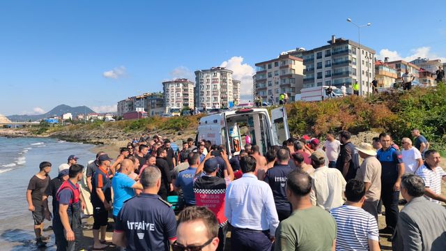 denizde bogulma tehlikesi gecirenleri kurtarm 4 20079984 o