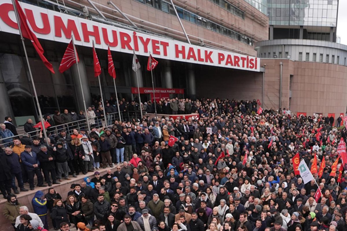 Diyarbakır'da 685 kişi CHP'den istifa etti