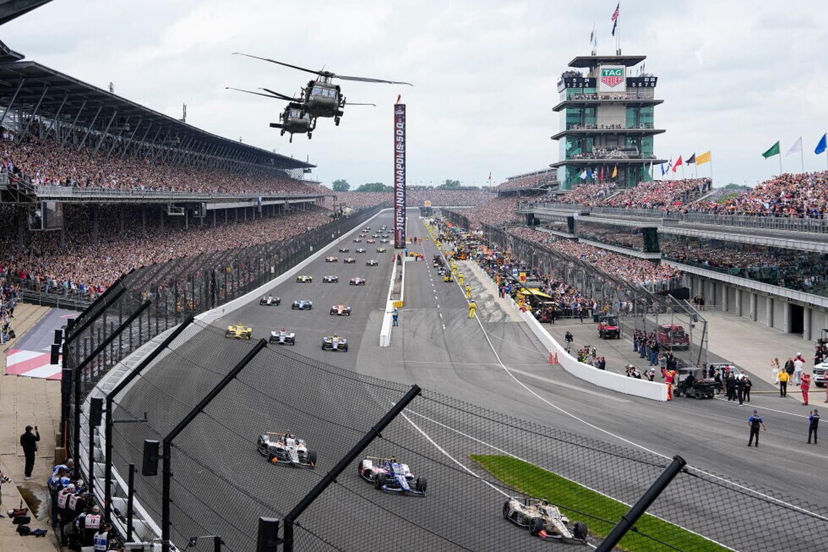 Dreyer & Reinbold Racing IndyCar aracının pistte ilerleyişi