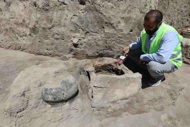 Elazığ'da arkeolojik kazılarda 5 bin yıllık tapınak alanı, sunaklar ve kutsal ocaklar bulundu 6 elazig da 5 bin yillik tapinak ve kutsal ocaklar bulundu 20079534 2017 o