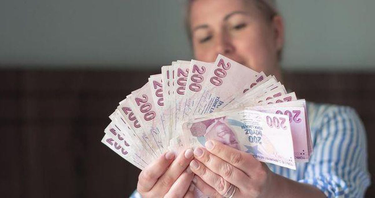 Emekli maaşı zammı ve ödeme tarihleri ile ilgili bir görsel.
