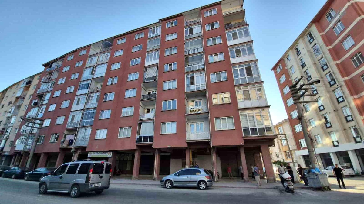 Eşinin tatilde olduğu sırada yatağında cansız bedeni bulundu