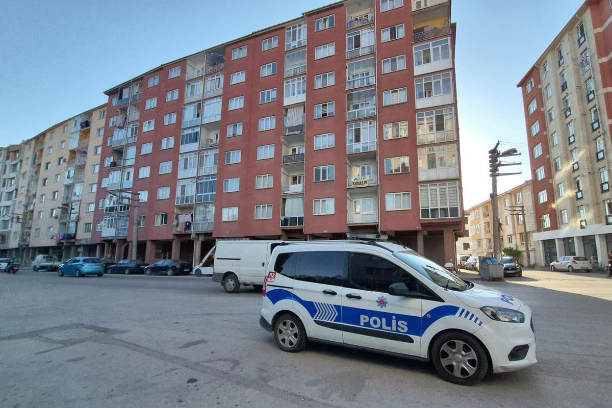 Eşinin tatilde olduğu sırada yatağında cansız bedeni bulundu