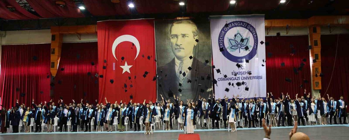 ESOGÜ Diş Hekimliği Fakültesi 10. Dönem Mezunlarını Verdi
