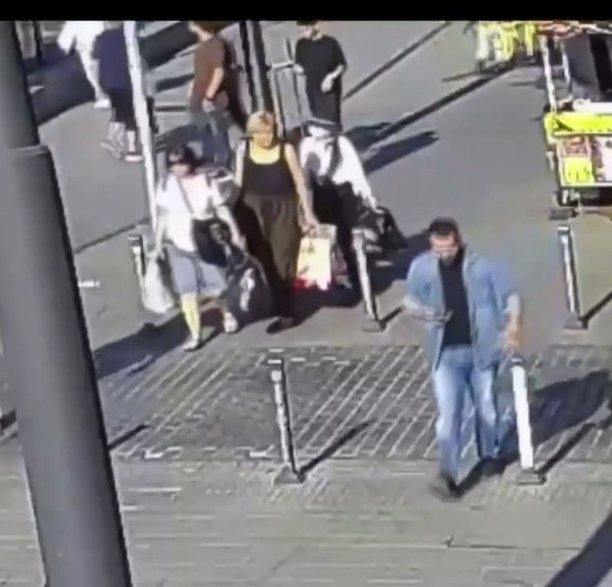 Fatih'te Turistlerin Cüzdanını Çalan 2 Çocuk Yakalandı