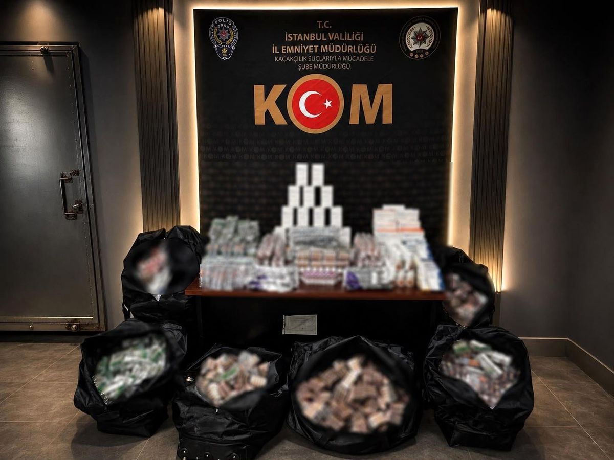 Fatih'te kaçak tıbbi ilaç operasyonu: 98 bin 632 tablet ele geçirildi, 2 şüpheli gözaltına alındı