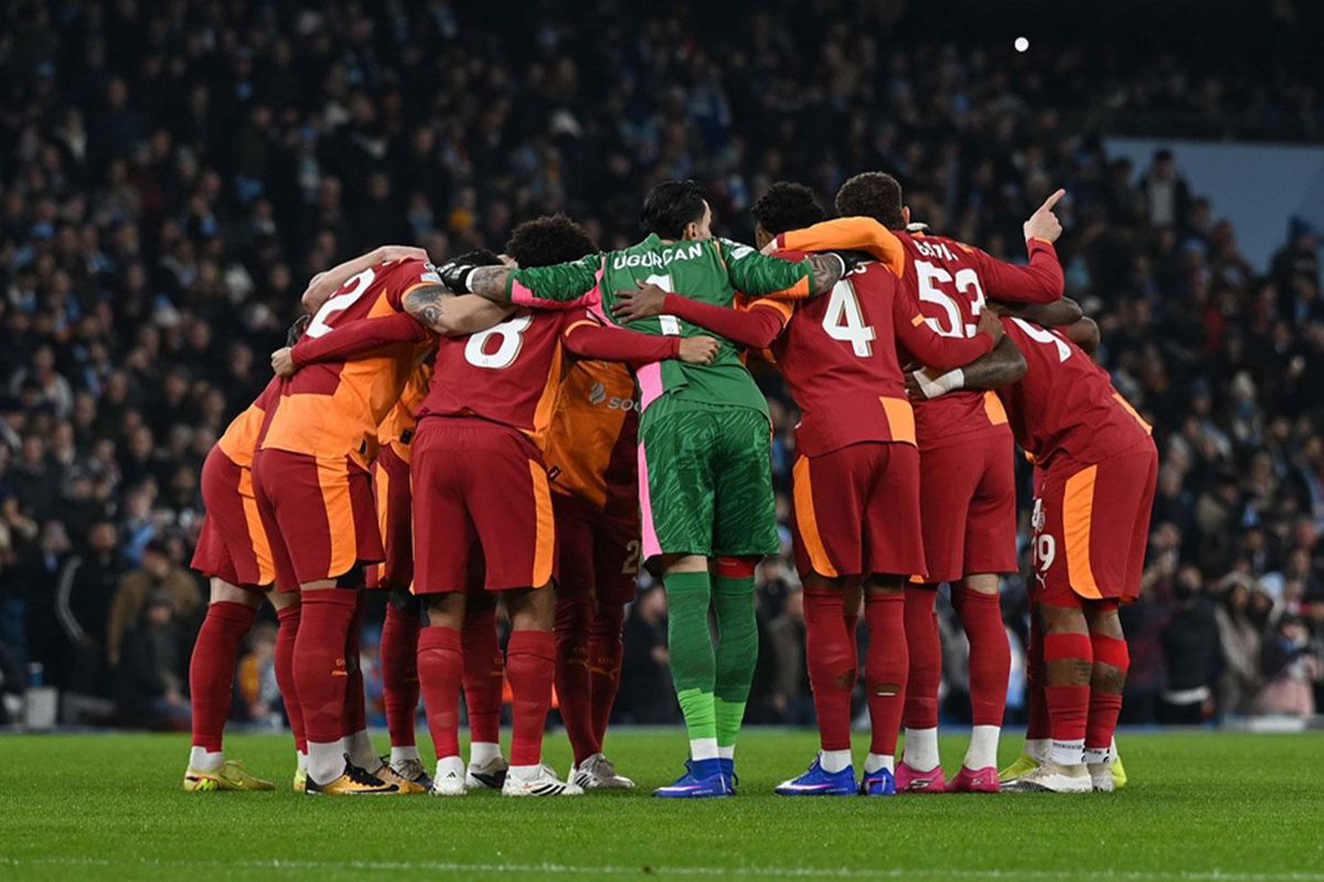 Galatasaray futbol takımı oyuncuları antrenmanda