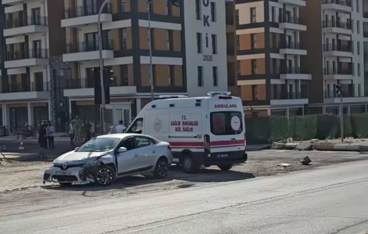 Gaziantep'te iki otomobil çarpıştı; 4 yaralı
