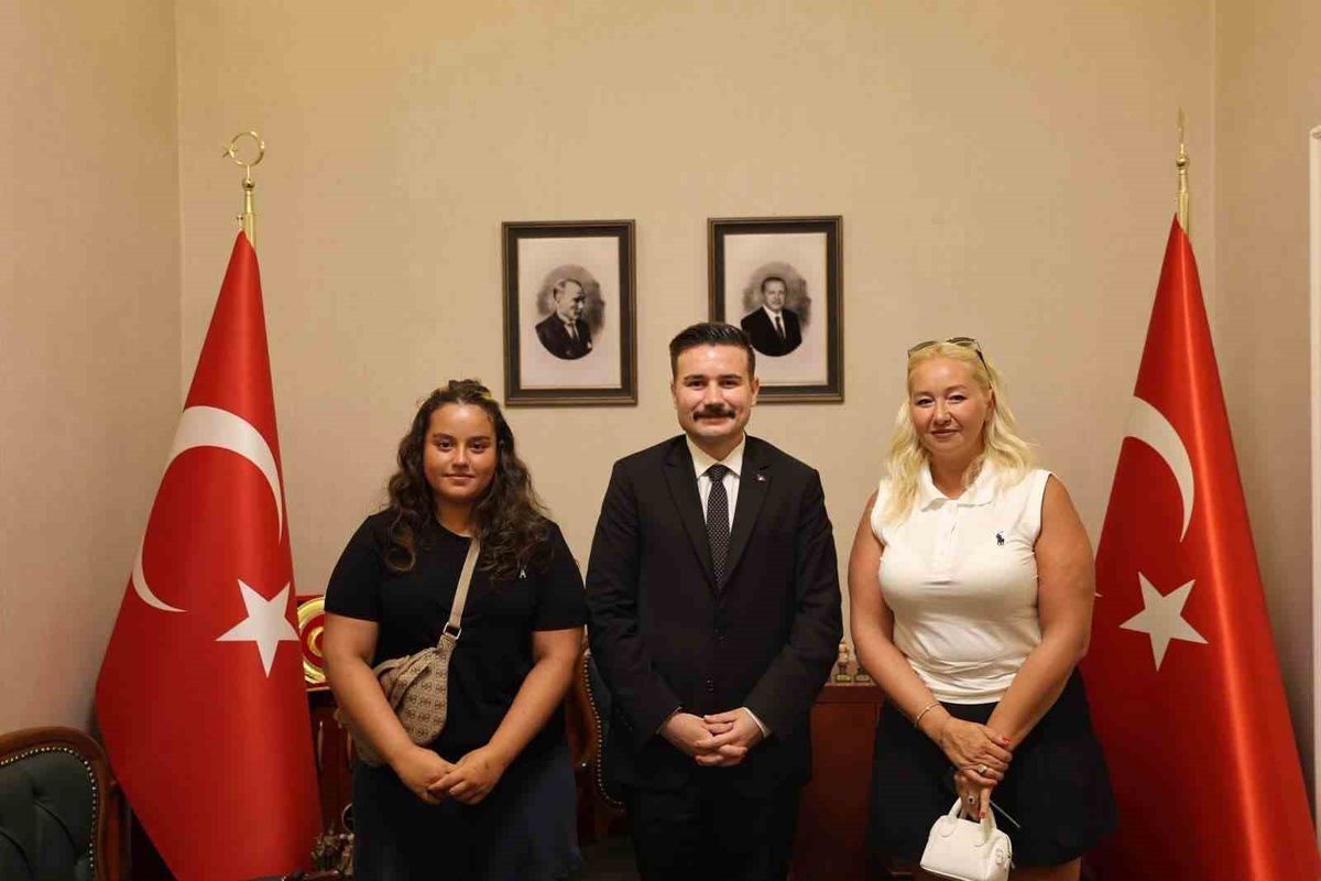 Gökçeada Kaymakamı Osman Acar, Halk Günü Buluşması'nda Vatandaşlarla Bir Araya Geldi