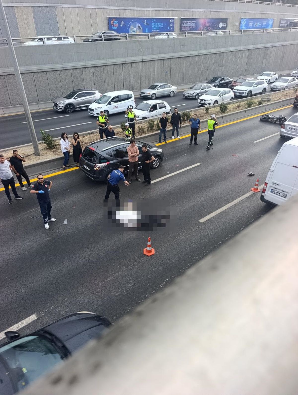 Ankara Altındağ'da meydana gelen motosiklet kazası sonrası olay yeri.