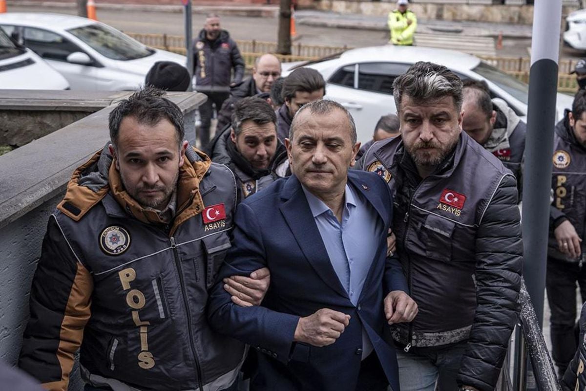 İşkence detayları dosyada: Yazışmalar ortaya çıktı! Eski vali istedi, polis paketleyip götürdü