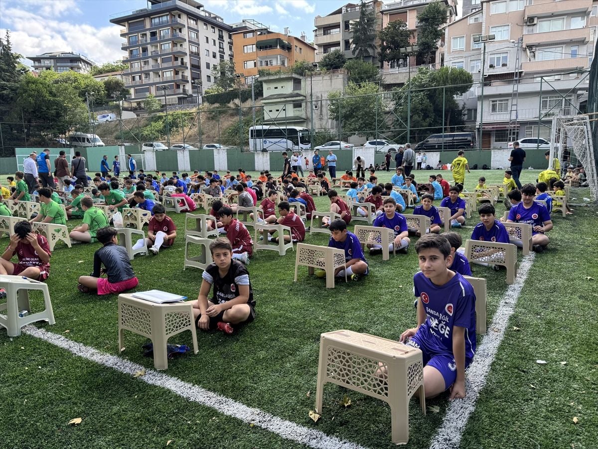 İstanbul'da yaz Kur'an kursu öğrencileri 'bağımlılığa karşı' sahaya çıktı