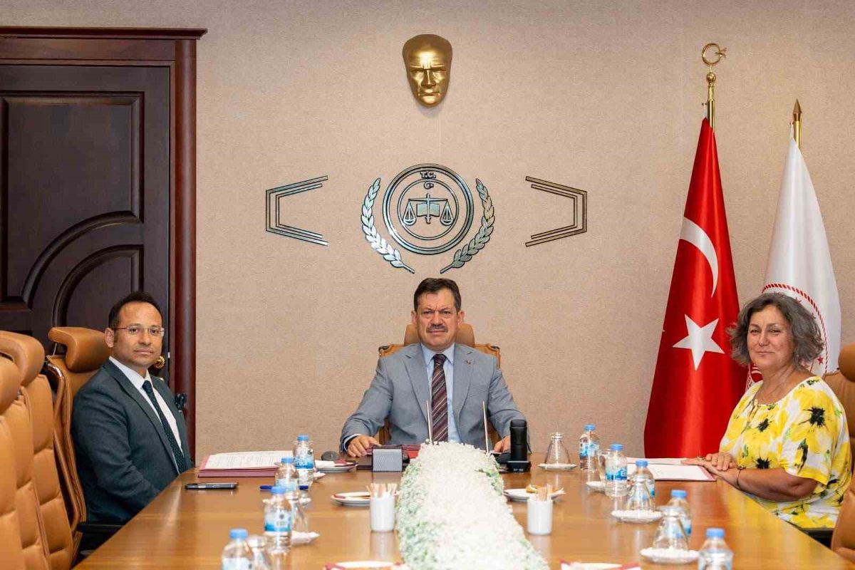İzmir'de ceza infaz kurumlarındaki kadın ve çocukların eğitim ve gelişimini destekleyecek iş birliği protokolü imzalandı.