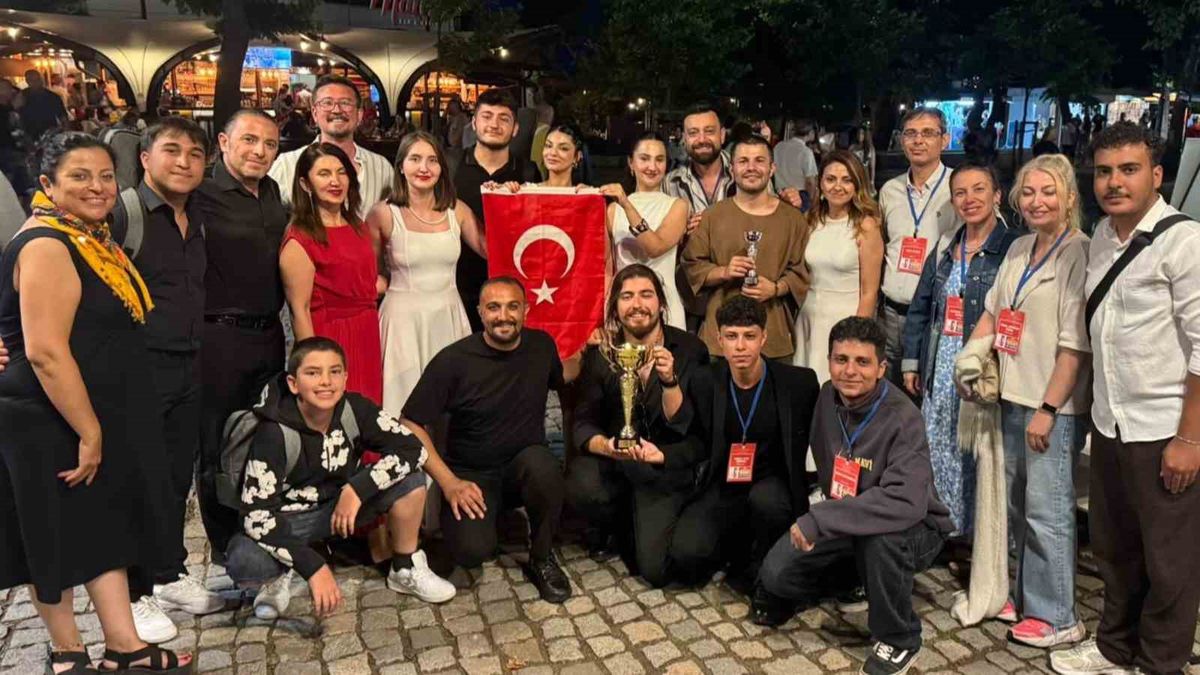 Karabük Üniversitesi Öğrencileri Bulgaristan'daki Festivalden İki Jüri Özel Ödülüyle Döndü