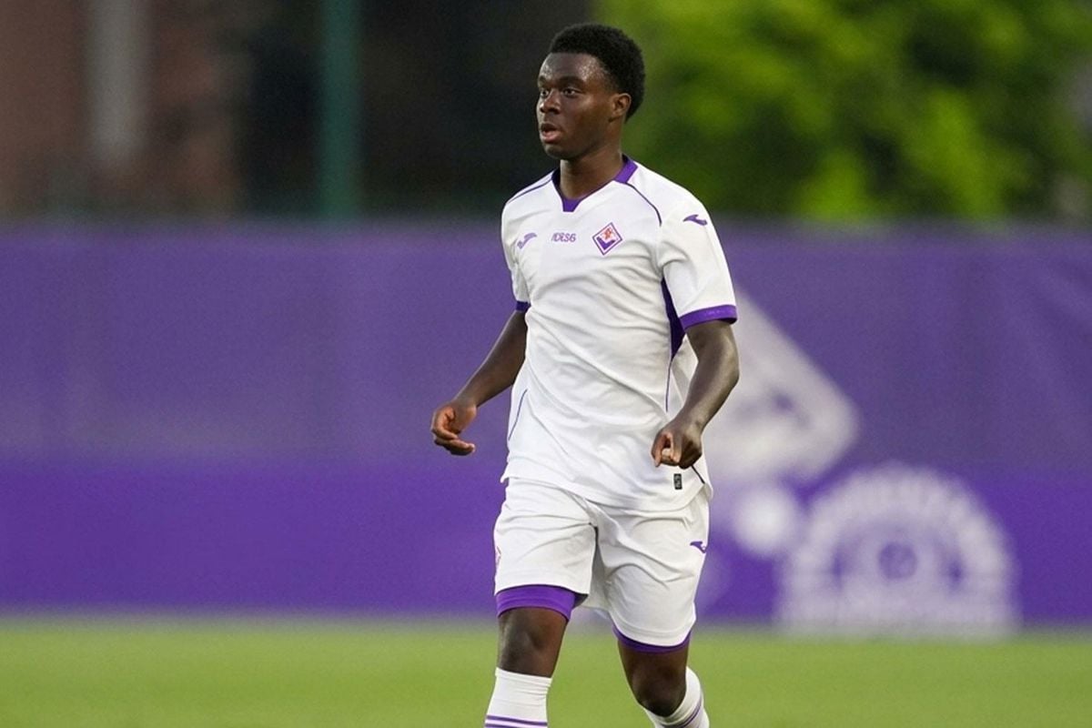 Christ Oulai Fiorentina formasıyla sahada.