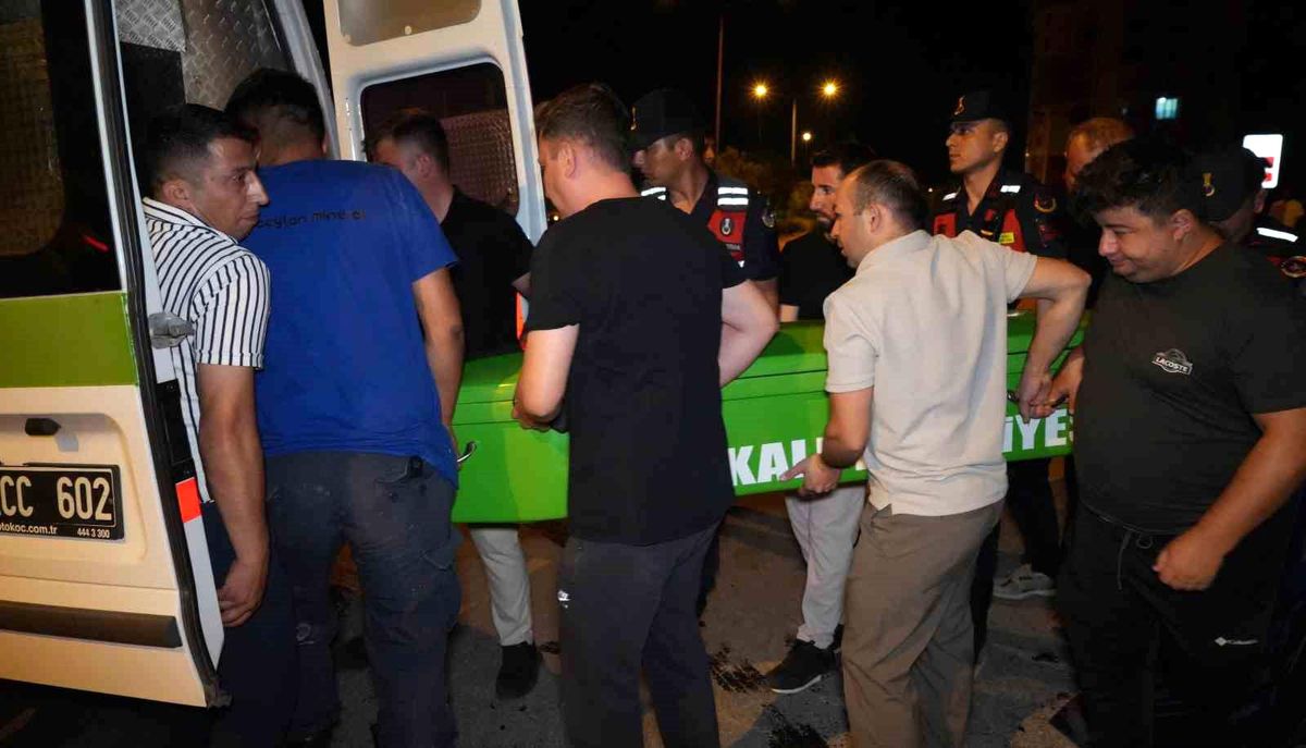 Kırıkkale'de meydana gelen trafik kazasında yaşamını yitiren jandarma uzman çavuşun cansız bedeni.