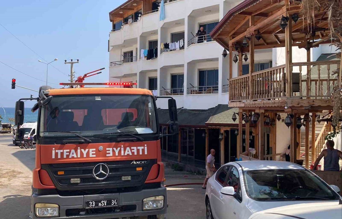 Mersin'de otel yangını: 3 kişi hastanede