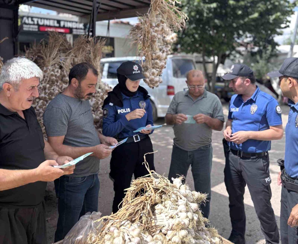Ordu'da polis ekiplerinden dolandırıcılığa karşı broşürlü uyarı