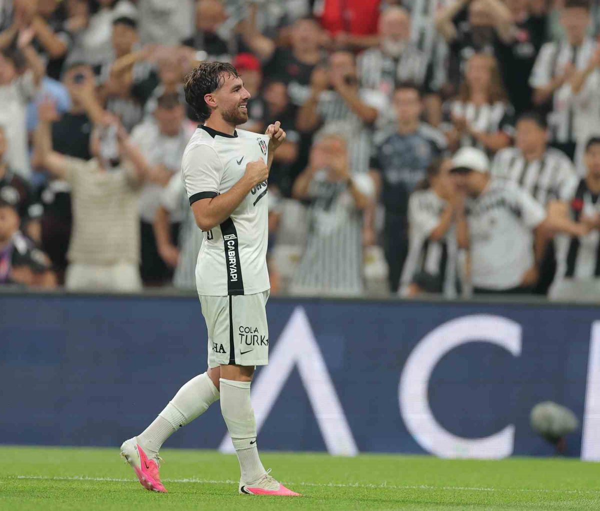 Orkun Kökçü yeni sezona golle başladı