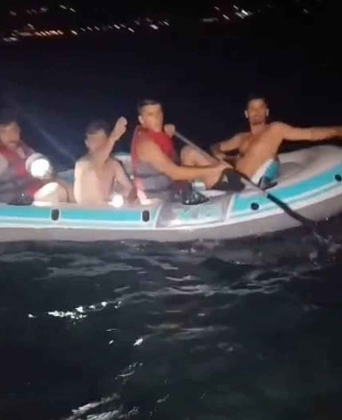 Sapanca Gölü'nde mahsur kalan 35 kişi kurtarıldı