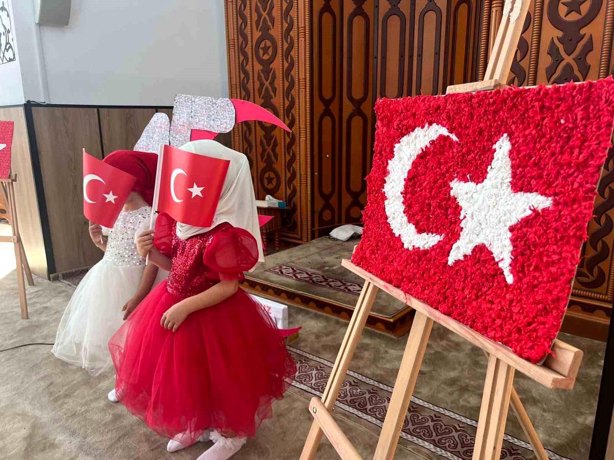Düzce'de 15 Temmuz şehitleri için hatim ve anma programı düzenlendi