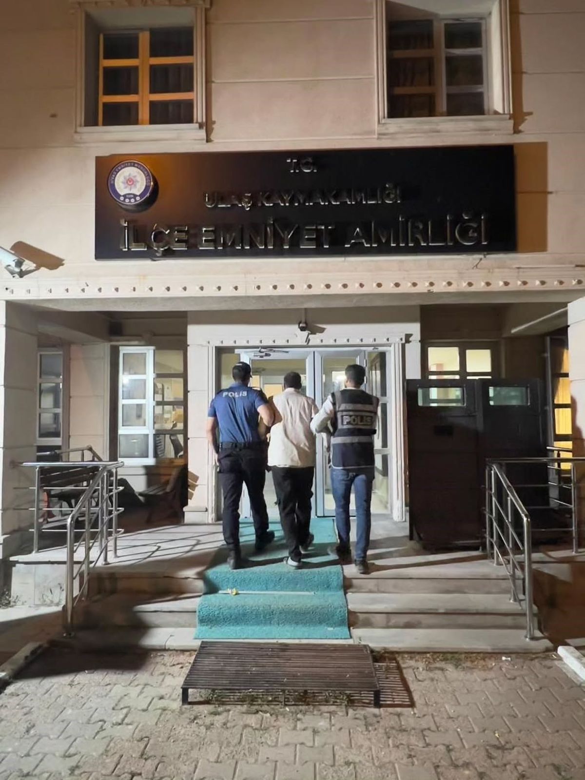Cezaevi firarisi polise sahte kimlikle yakalandı