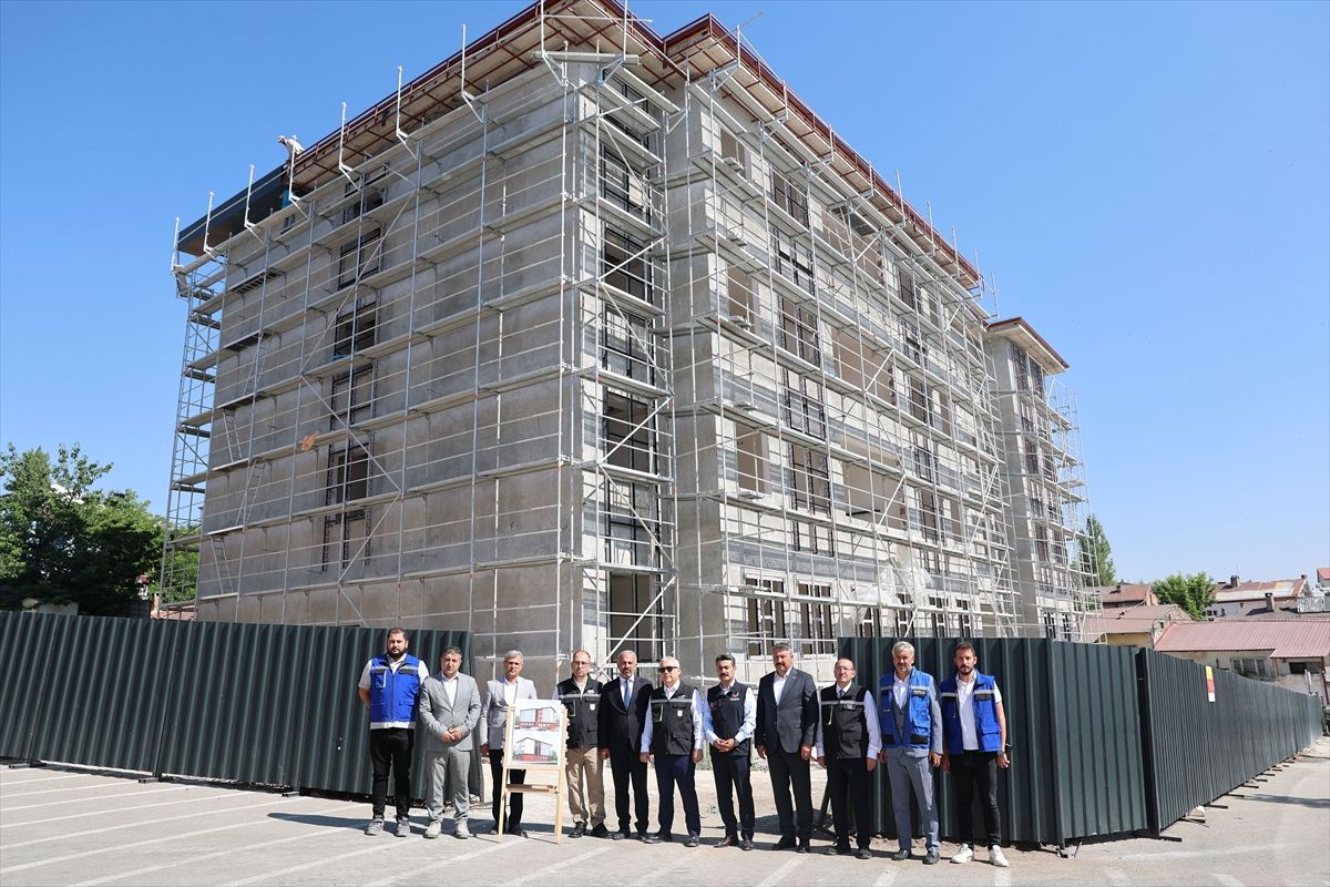 Sivas Valisi Şimşek yatırımları inceledi