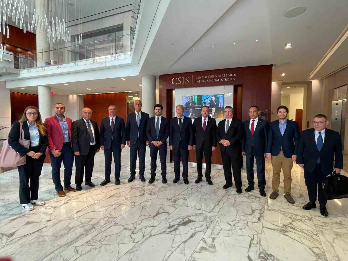 TBMM Milli Savunma Komisyonu Başkanı Hulusi Akar'ın açıklamaları sırasında çekilmiş bir fotoğrafı.