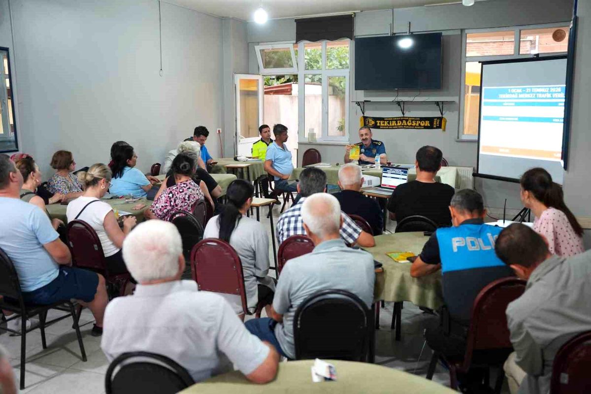 Tekirdağ Emniyeti Aydoğdu Mahallesi'nde vatandaşlarla buluştu