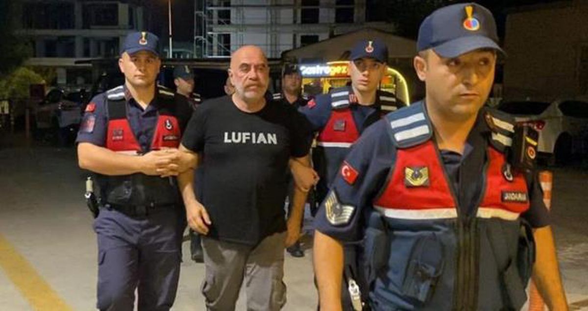 Ünlü yönetmen Ezel Akay gözaltına mı alındı, neden gözaltına alındı? Son dakika... Ezel Akay kimdir, filmleri, dizileri hangileri?