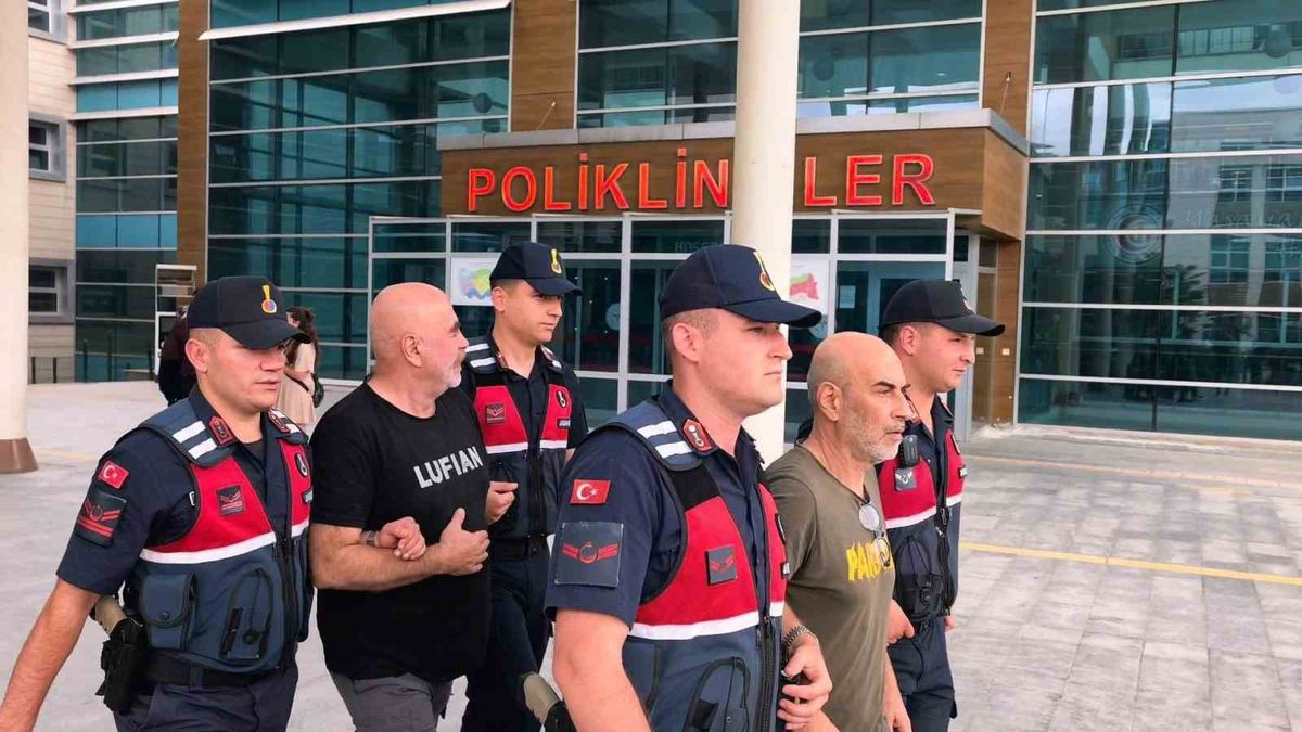 Ünlü yönetmen Ezel Akay ve kardeşi uyuşturucu operasyonunda adliyeye sevk edildi: Akay adli kontrolle serbest, kardeşi tutuklandı